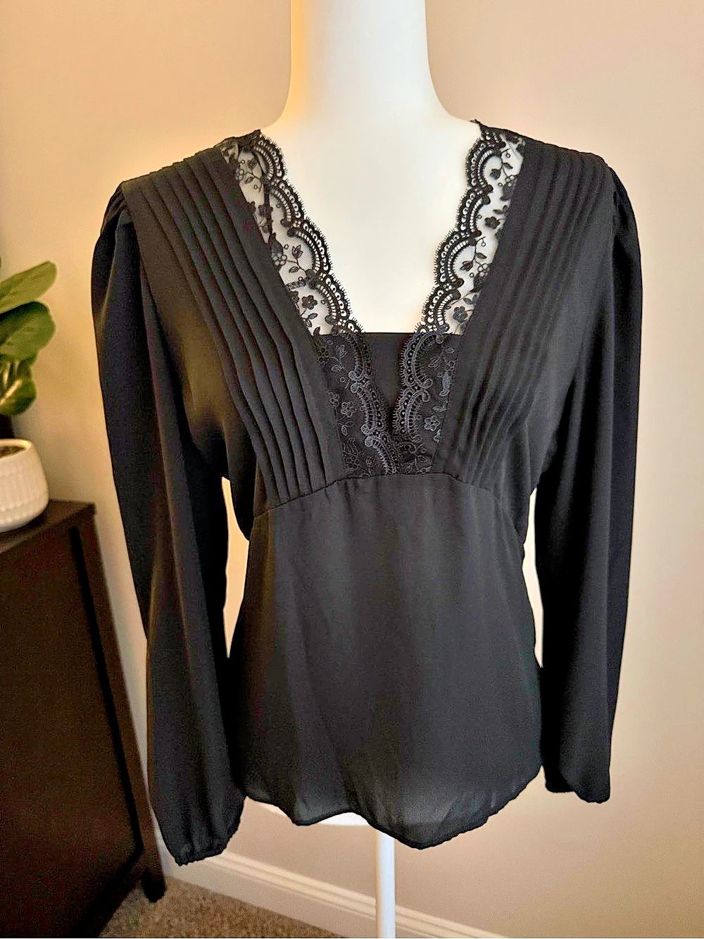 Vince Camuto Lace Neckline Blouse in Black, Size Large